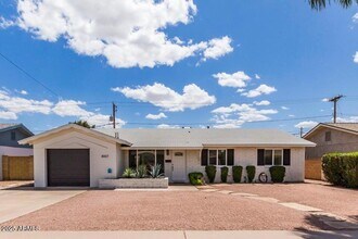 Building Photo - 8007 E Monte Vista Rd