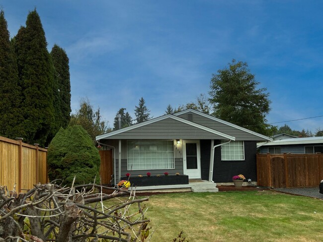 Foto del edificio - Adorable Three Bedrooom in Edgewood