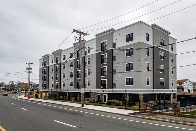 Foto del edificio - 450 American Legion Hwy