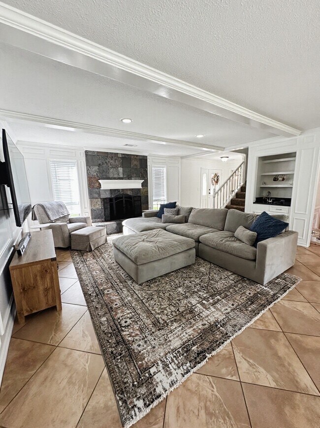 Foto del edificio - 3934 Cypress Lake Dr