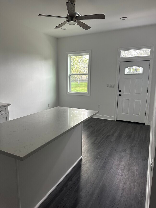 Living room - 200 W Celestine St