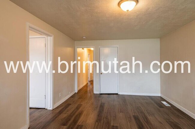 Photo - 226 W 400 N Apartment