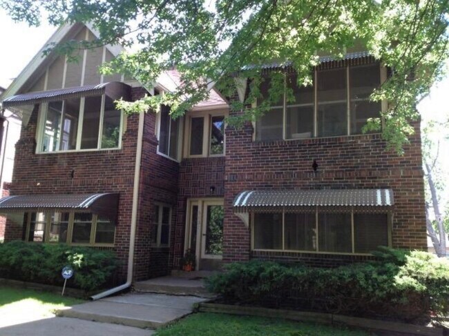 Foto del edificio - 5021 Wyandotte St