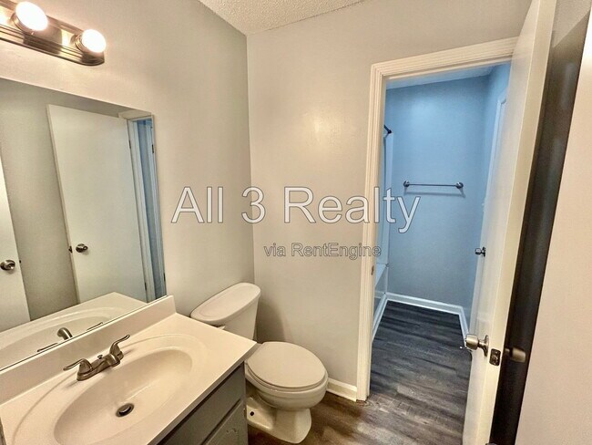 Foto del edificio - 8460 Pineland Dr