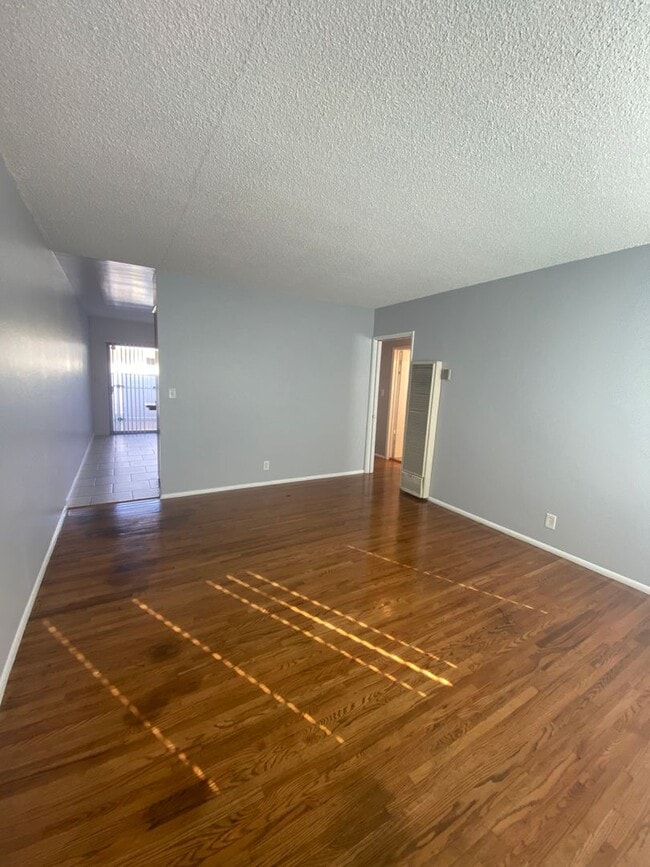 Building Photo - w651