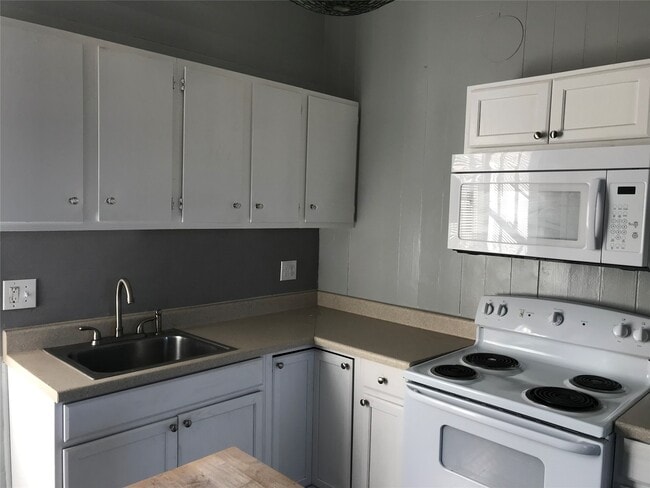 Building Photo - 2127 Avenue K Ave