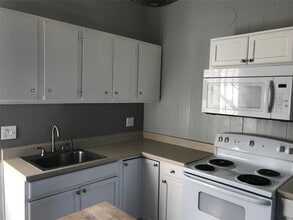Building Photo - 2127 Avenue K