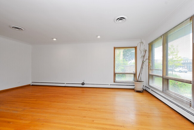 Building Photo - 6238 W 63rd St