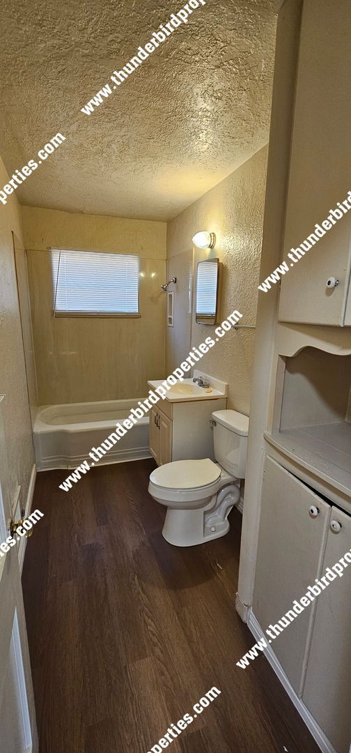 Building Photo - Ross Duplex