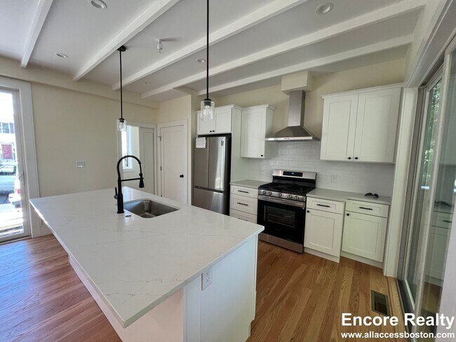 Building Photo - 65 Cameron St