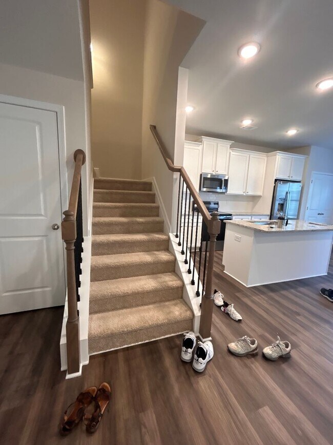 Building Photo - Townhome