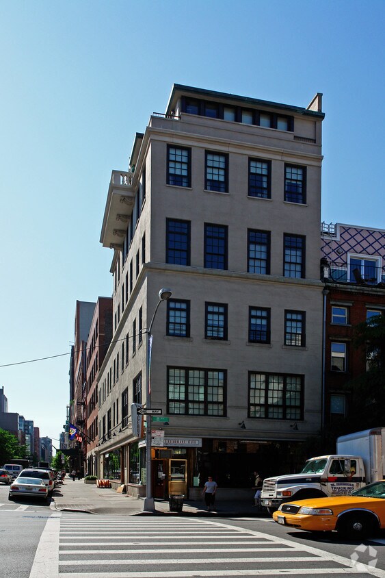 Foto del edificio - 160 Eighth Ave