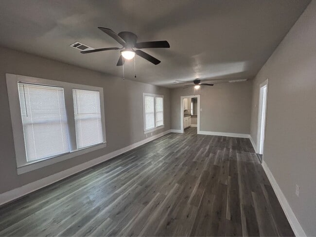 Building Photo - 1710 W 15th St