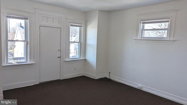 Building Photo - 1105 Walnut Ave