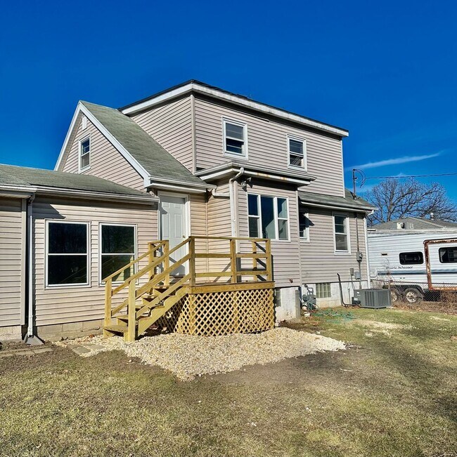 Building Photo - Beautiful 4 Bedroom, 2 Bathroom Home!