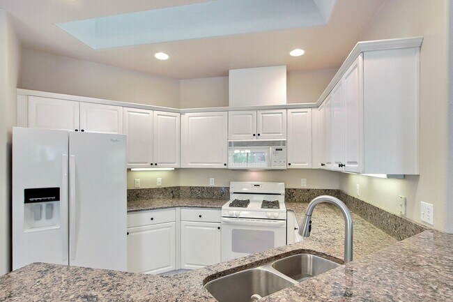Building Photo - 1451 Thompson Cir