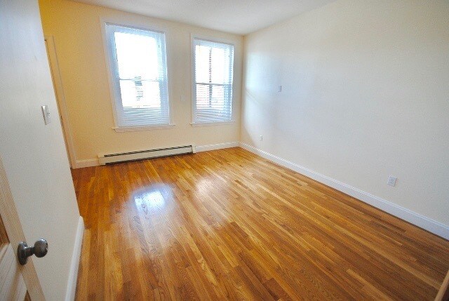 Building Photo - 342 Meridian St