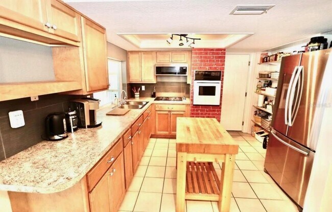 Foto del edificio - 3220 Rock Royal Dr