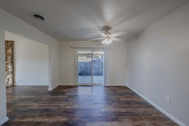 Foto del edificio - 16562 Sabot Ln