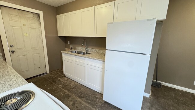 Building Photo - 808 Kyle St