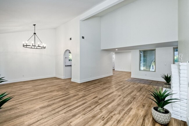 Building Photo - 124 Candy Ln