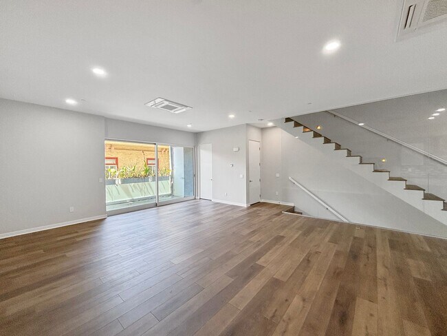 Foto del edificio - Beautiful & Spacious 3BD/4BA Home in Banke...