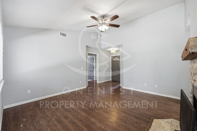 Foto del edificio - Charming and thoughtfully upgraded 3-bedroom, 2-bathroom single-level
