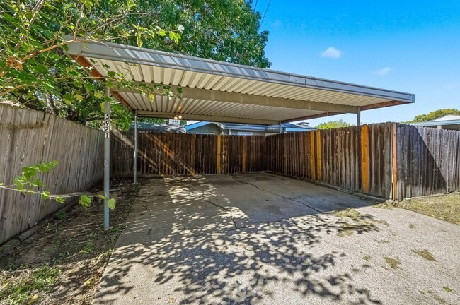 Foto del edificio - Upgraded Duplex in Arlington!