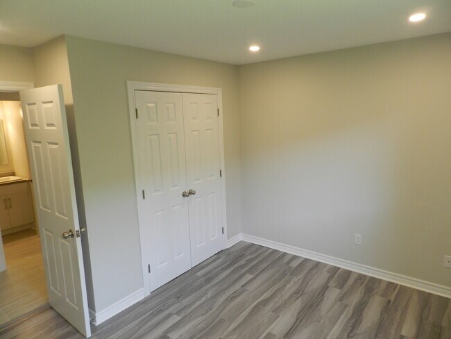 Photo du bâtiment - 7 Rufus Ave