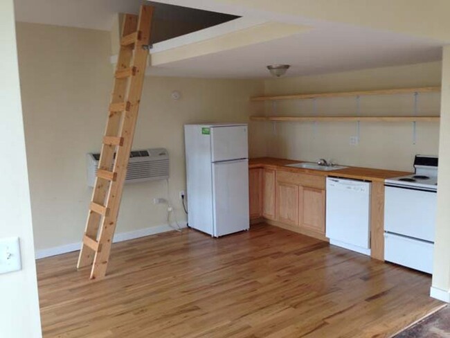 Building Photo - 153 Hart Ave