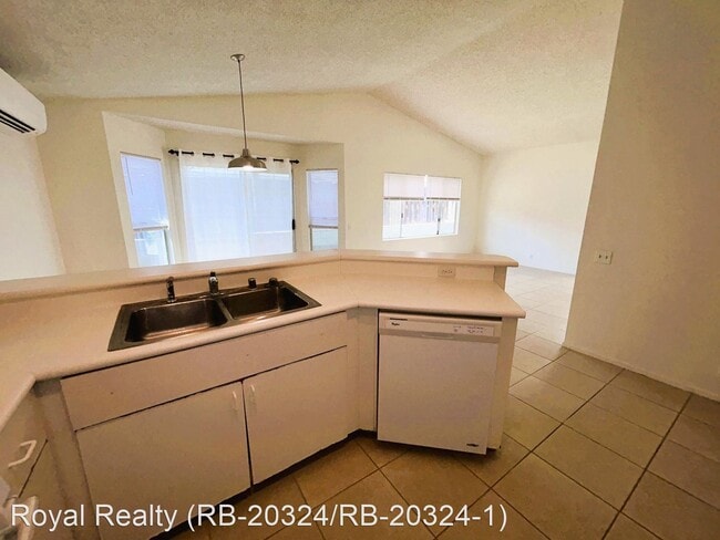 Building Photo - 3 br, 2 bath House - 91-112 Puaina Place