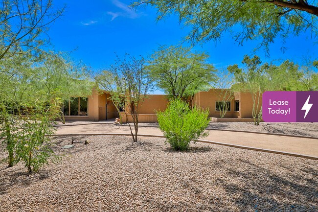 Building Photo - 4912 E Arroyo Verde Dr