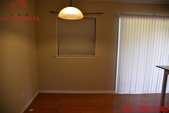 Building Photo - 5580 Mardanne Dr
