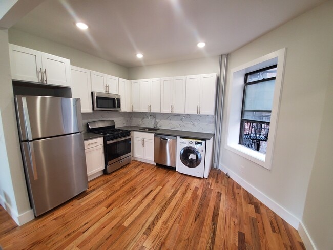 Building Photo - 565 Bergen Ave