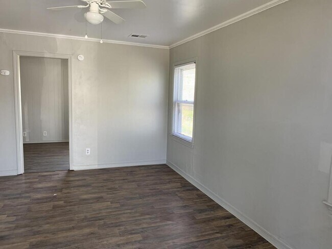 Building Photo - 204 E. Fairchild Dr.