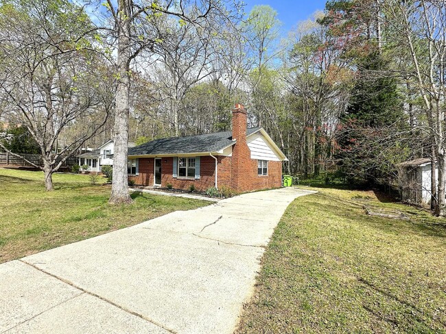Building Photo - Charming 3 Bedroom Home Fully Renovated!