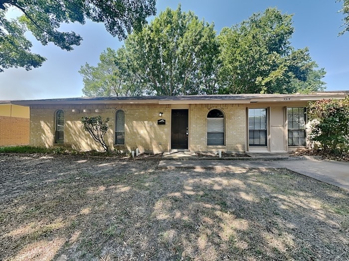 Primary Photo - Amazing 3bd 2bth Garland Home!