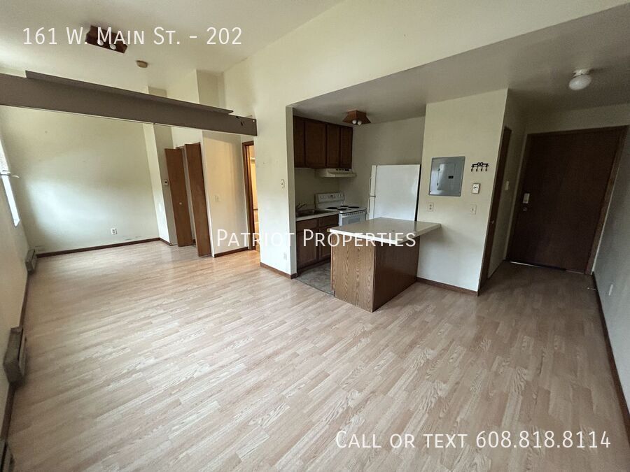 Foto principal - 161 W Main St