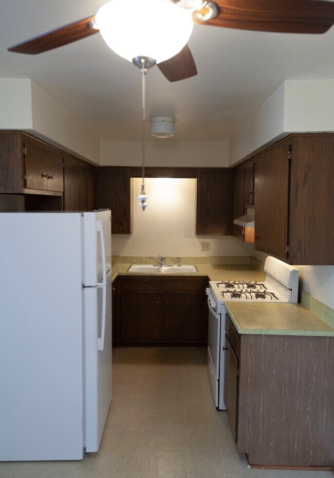 Building Photo - 826 Wheelock Ave
