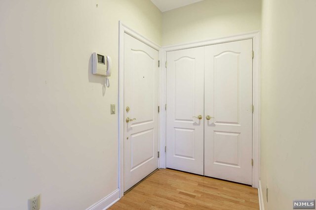 Building Photo - 3204 Rio Vista Dr
