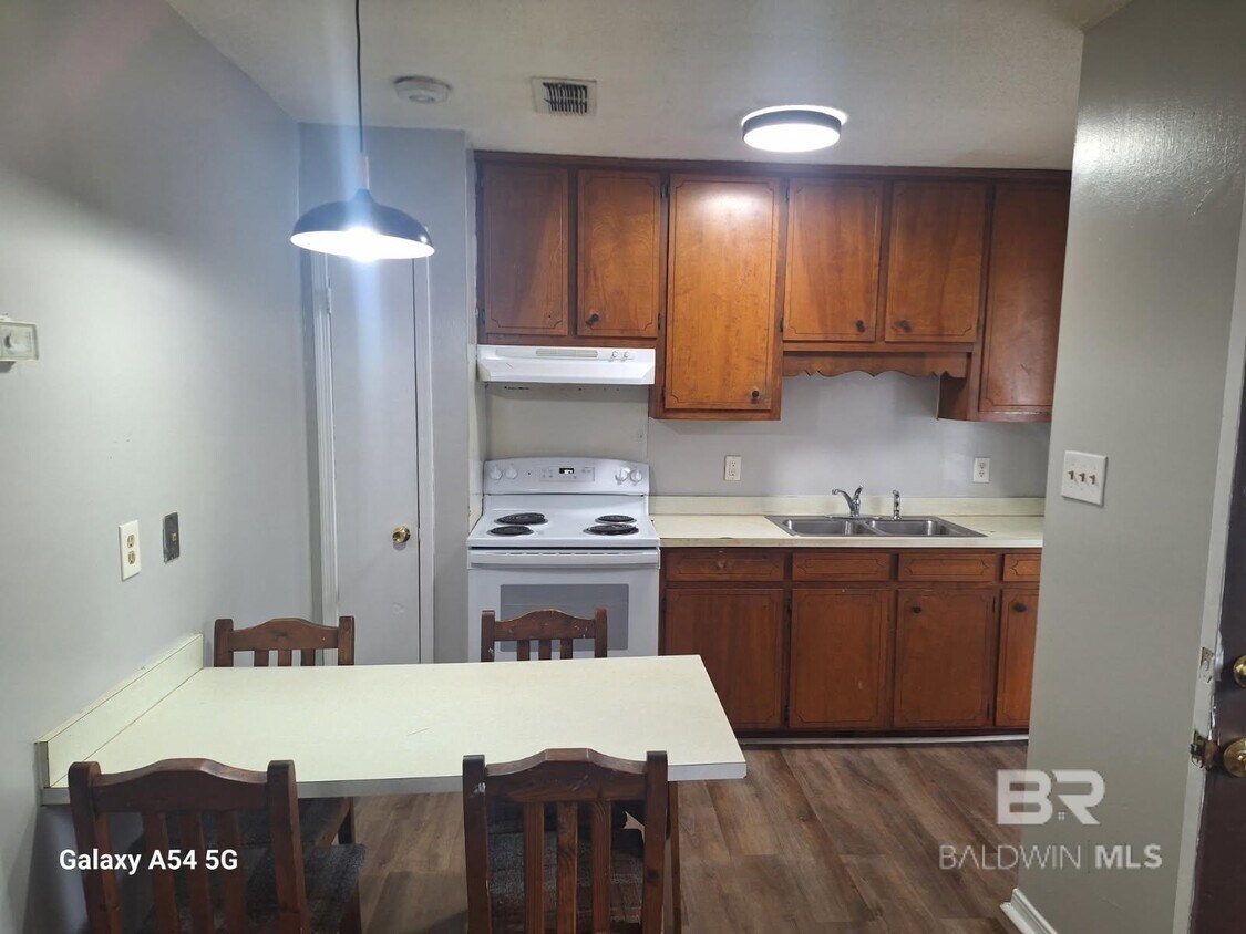 Building Photo - 502 Geronimo St