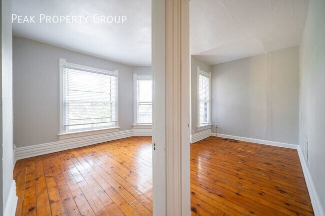 Building Photo - Available in June! Located in the Short No...