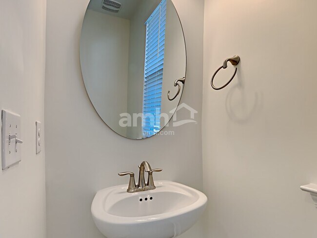 Building Photo - 318 Azore Way