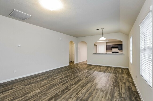 Building Photo - 5723 S Brenwood Dr