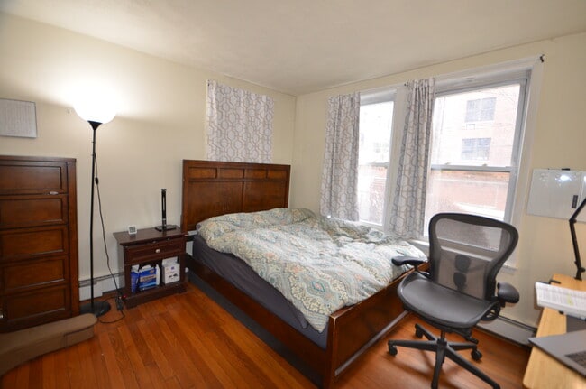 Building Photo - 320 Tappan St