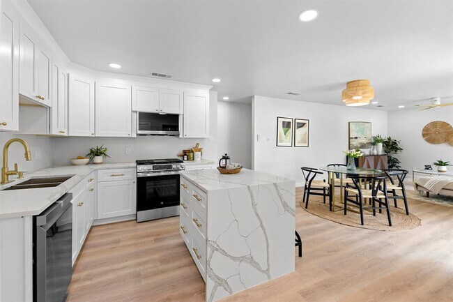 Building Photo - 7302 Hartnell Dr