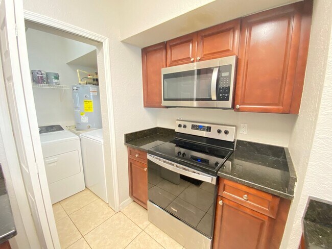 Foto del edificio - Park Central Gated Community!!2/2 with a G...