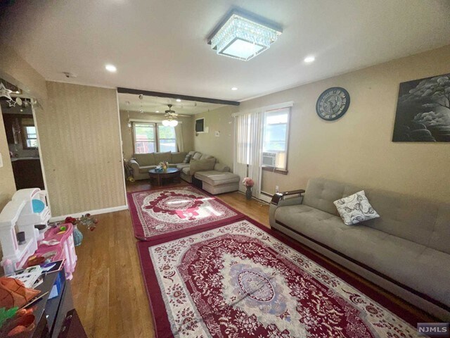 Building Photo - 500 Lyster Ave