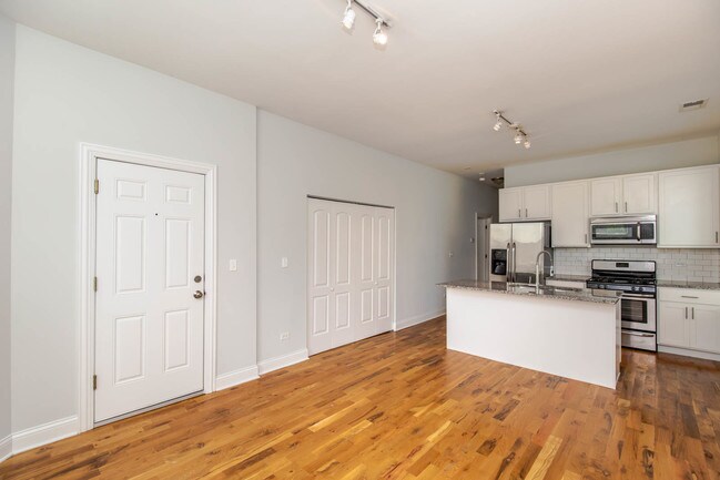 Building Photo - 1501 N Talman Ave