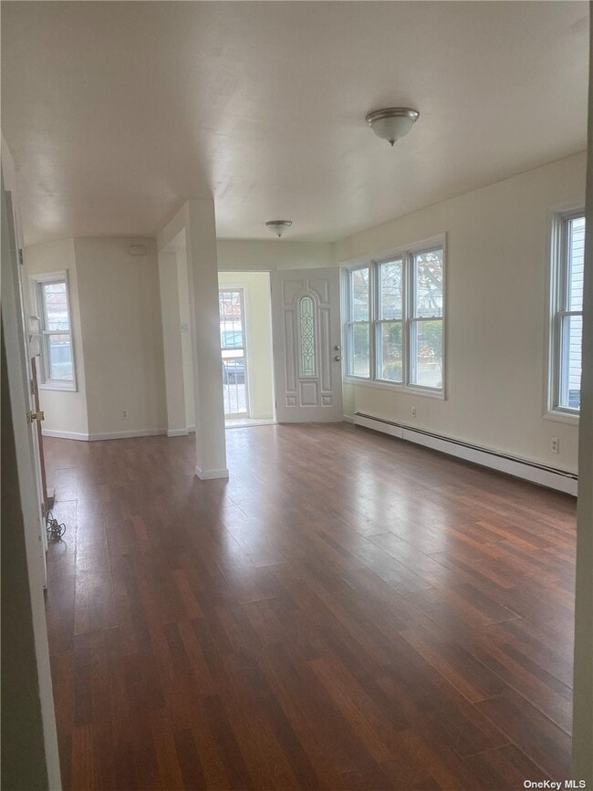 Building Photo - 212 Pearsall Pl